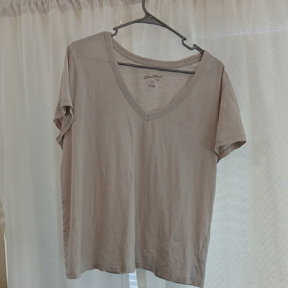 Universal Thread Light Beige And White Heathered V-Neck Tee